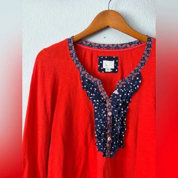 Anthropologie Postmark Ruffle Front Henley Top Red Orange Blue Women’s Medium - Picture 2 of 9